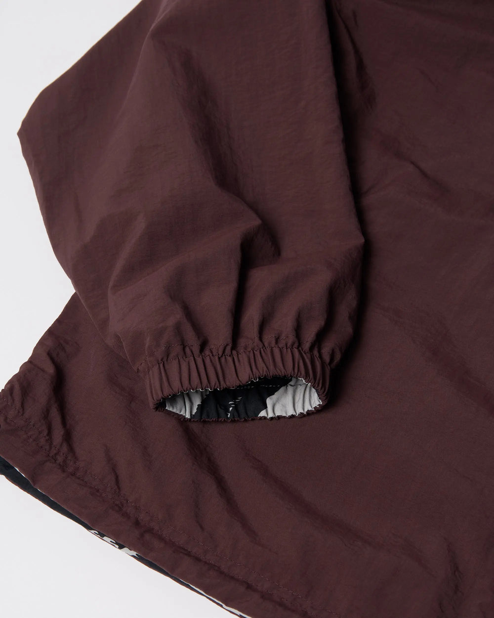Elastic cuff and inner lining detail of the byParra Freak Scene Reversible Track Top.