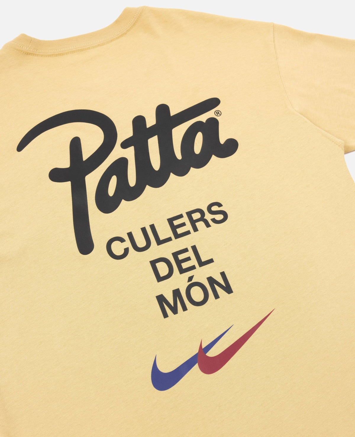 Close-up back graphic of the FCB x Patta Culers del Món sesame cotton t-shirt with Patta and Nike logos.